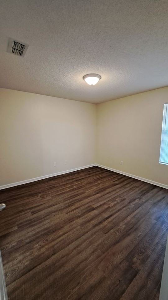 221 Glade Ln - Photo 4 of 7