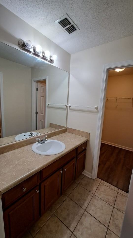 221 Glade Ln - Photo 5 of 7