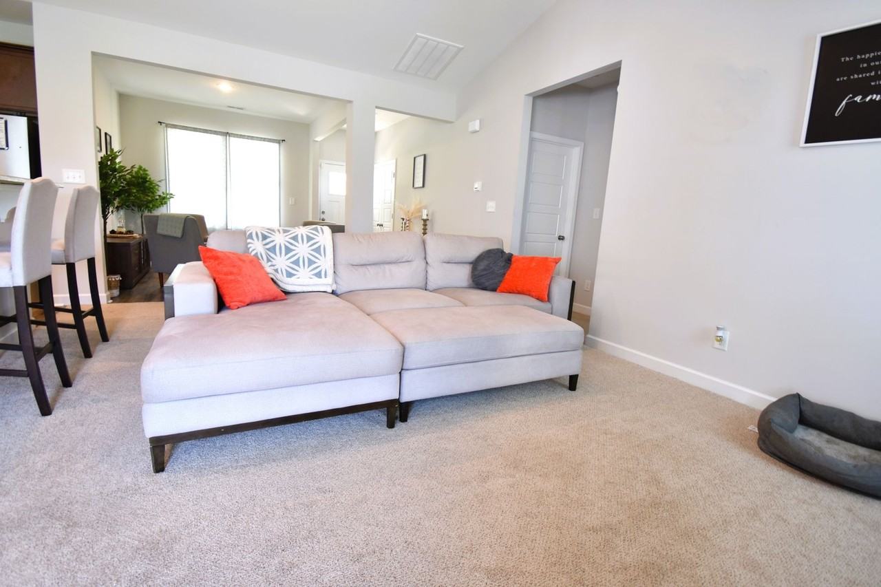 318 E David Parnell St - Photo 3 of 23