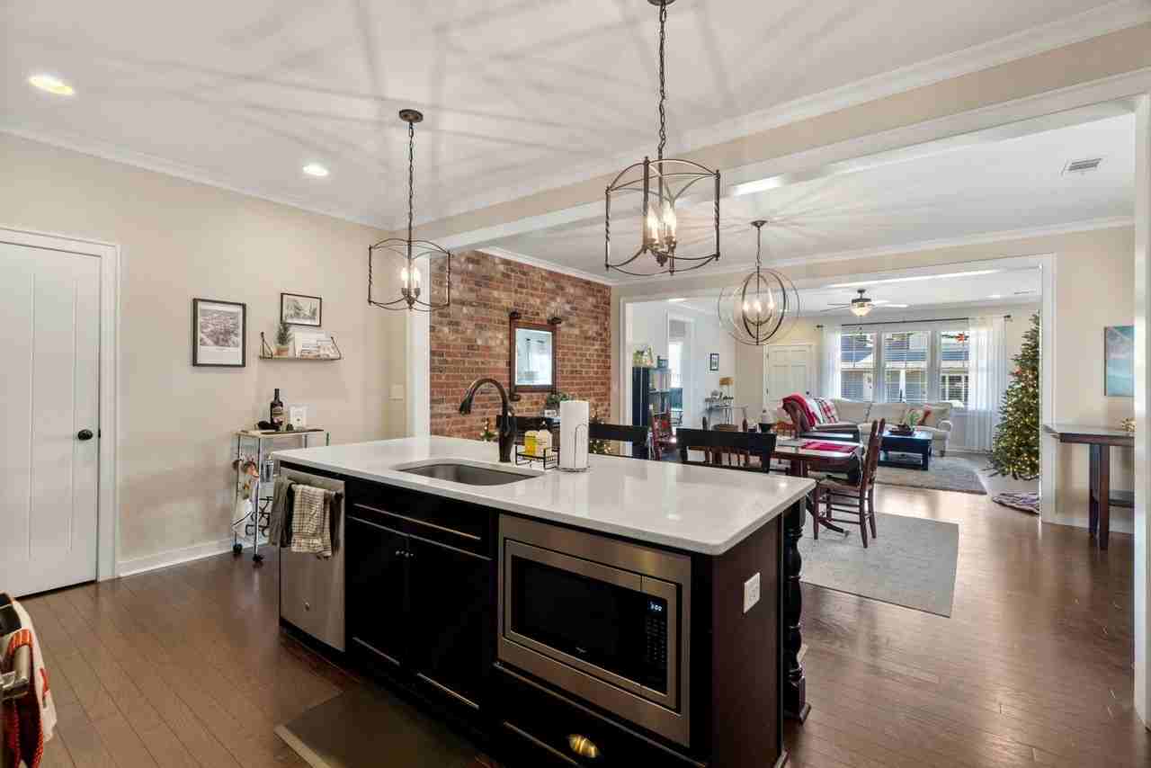 2468 Mimms Ln - Photo 3 of 32