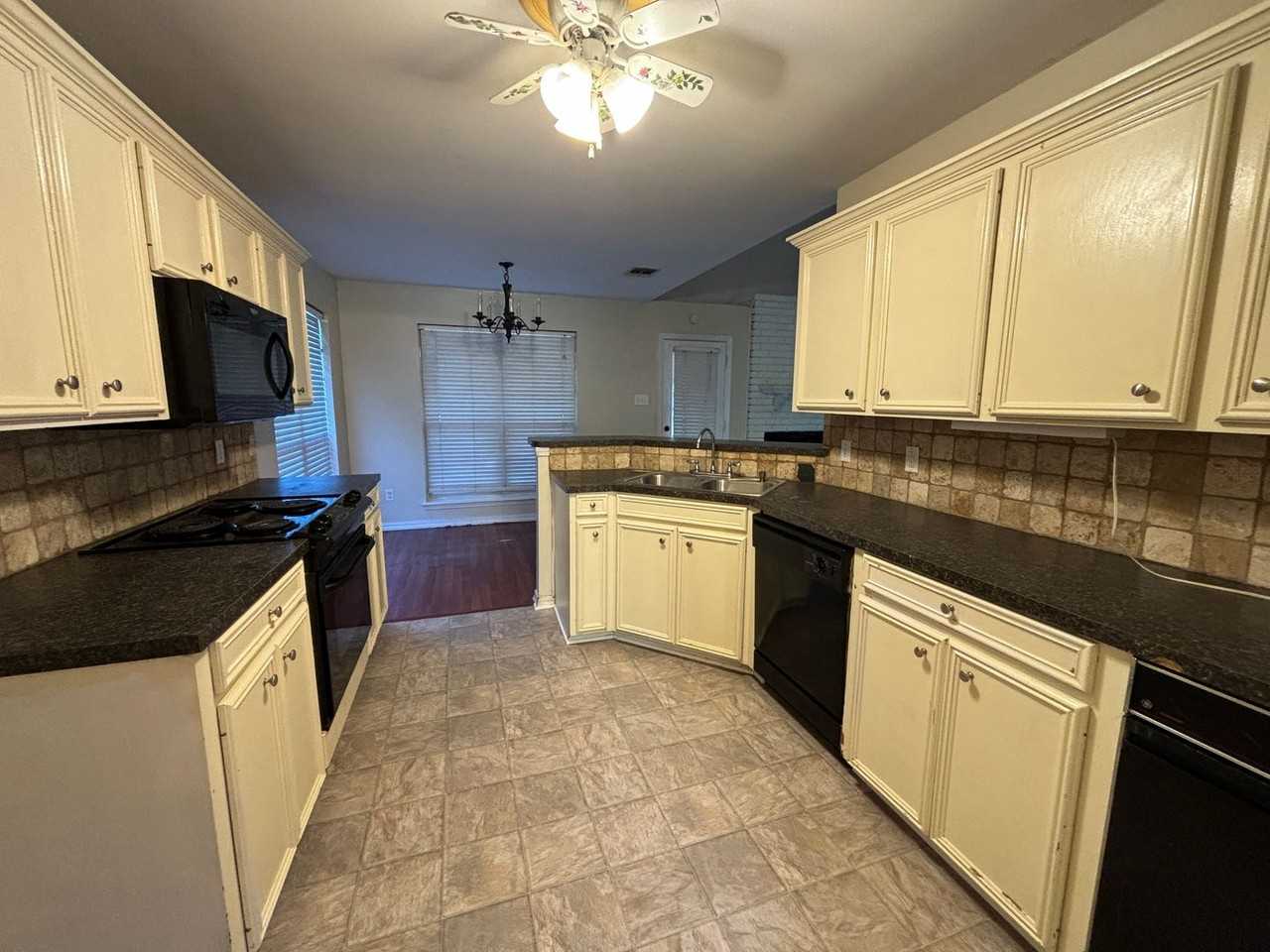 3229 Judy Ct - Photo 4 of 13