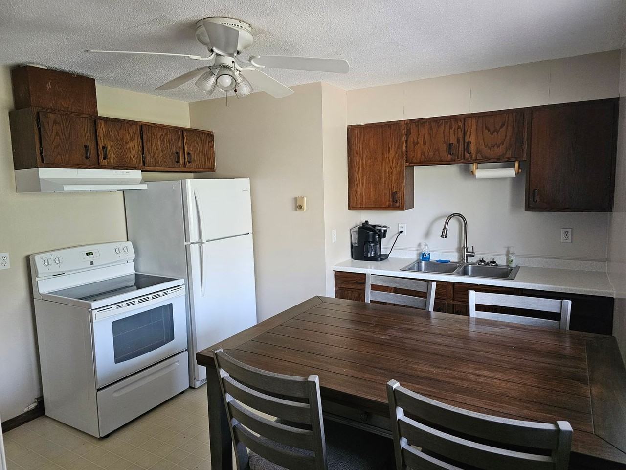 Ridgewood - 1215 NE 11th Ave - Photo 2 of 6