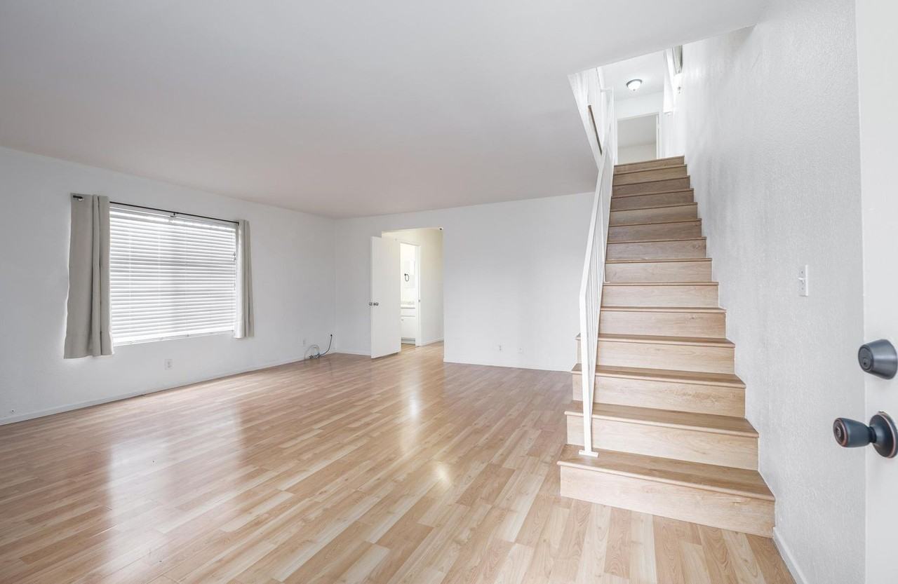 11935 168th St - Photo 3 of 24