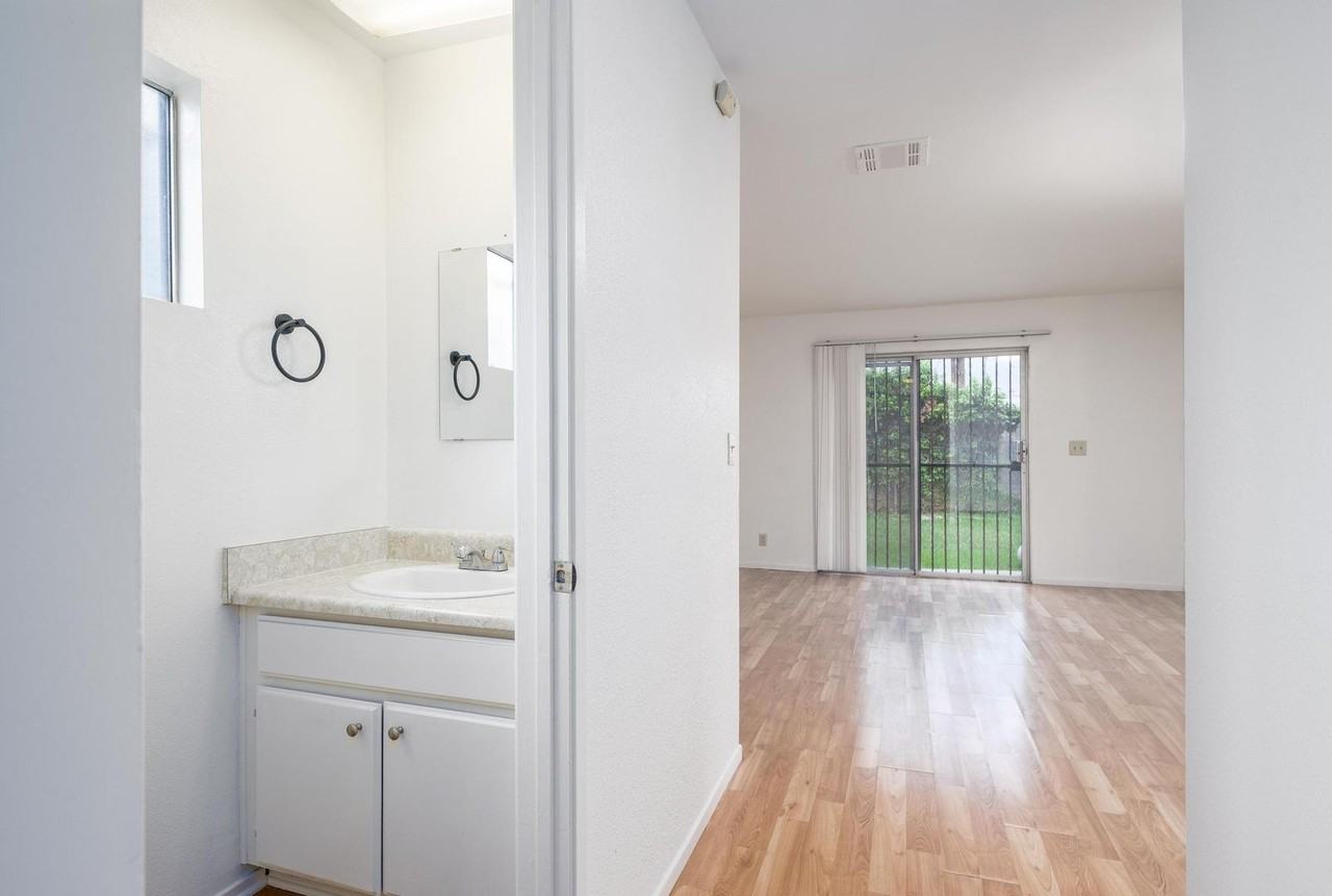 11935 168th St - Photo 5 of 24