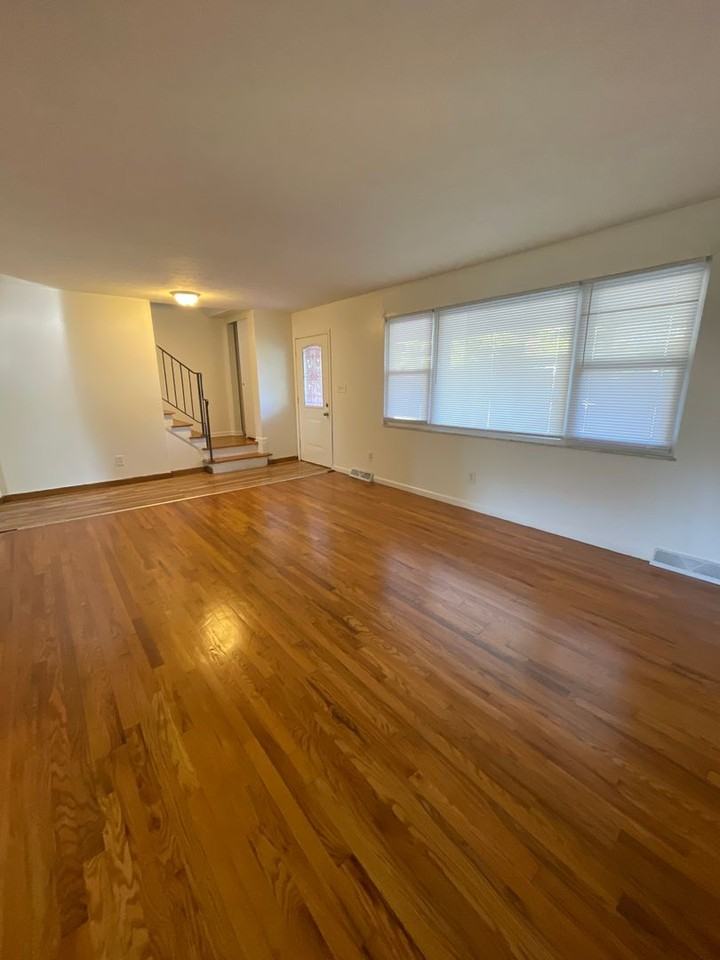 1609 Sugarmaple Ct - Photo 2 of 20