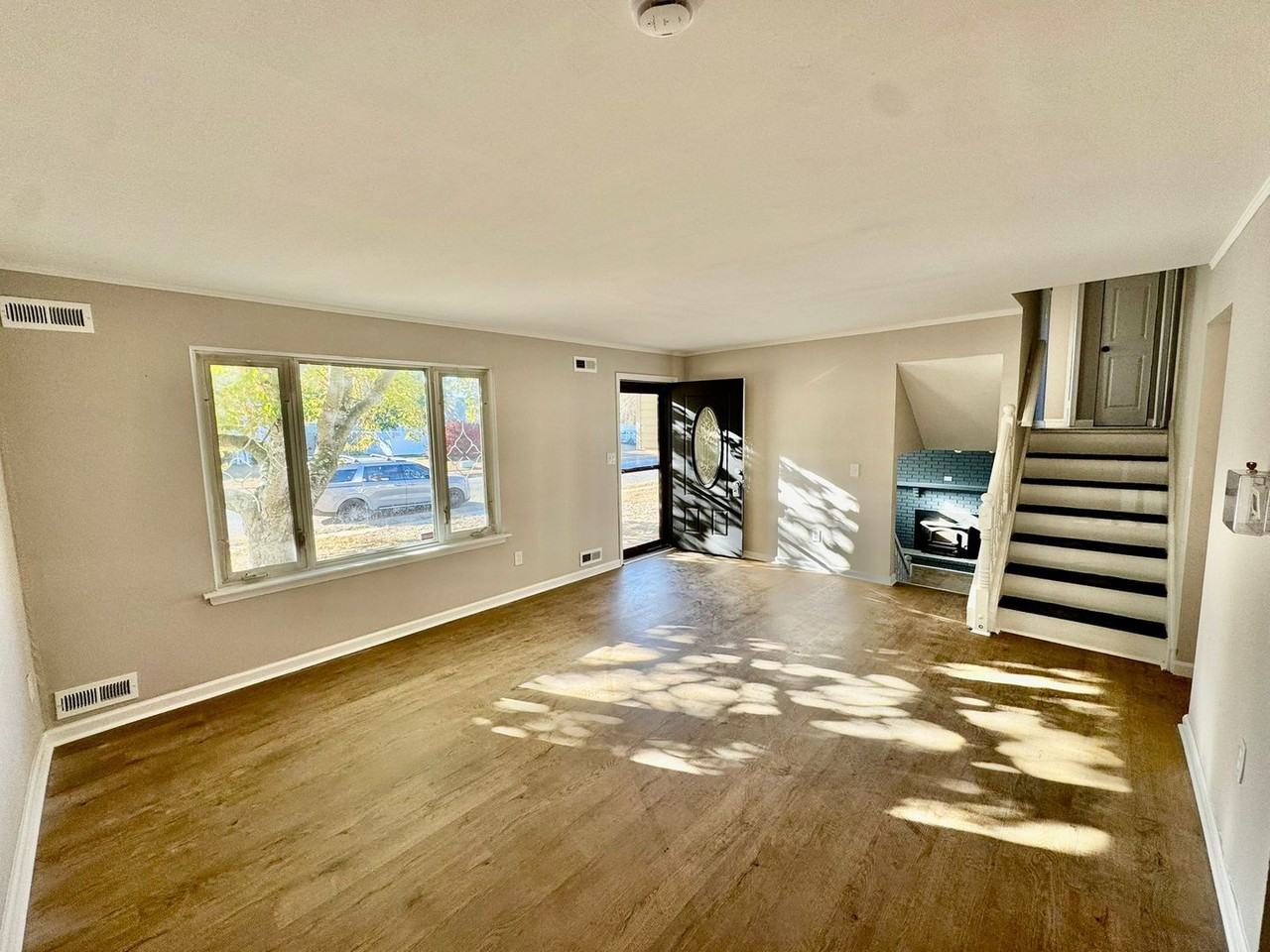 16 Indian Hill Ln - Photo 2 of 17