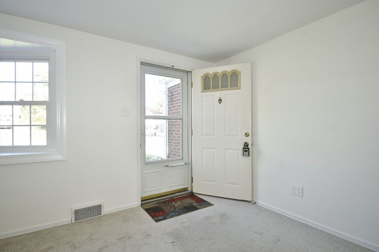 5117 Caste Dr - Photo 3 of 30