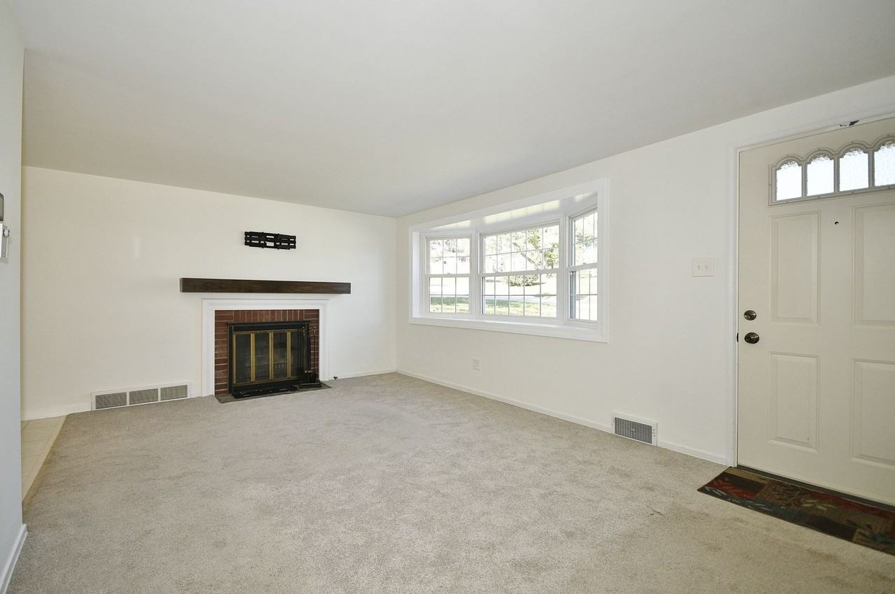 5117 Caste Dr - Photo 4 of 30