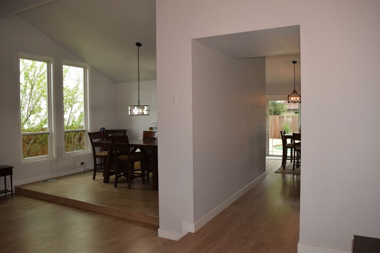 1717 Oakview Dr - Photo 2 of 24