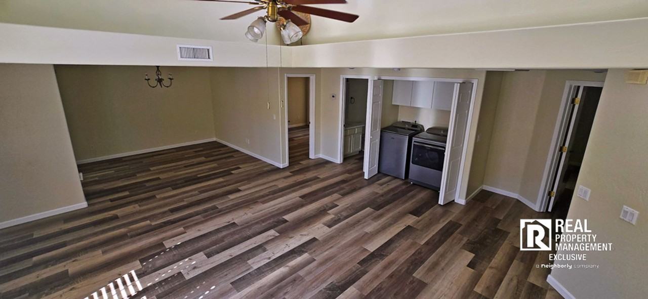 37222 N Tom Darlington Dr - Photo 3 of 38