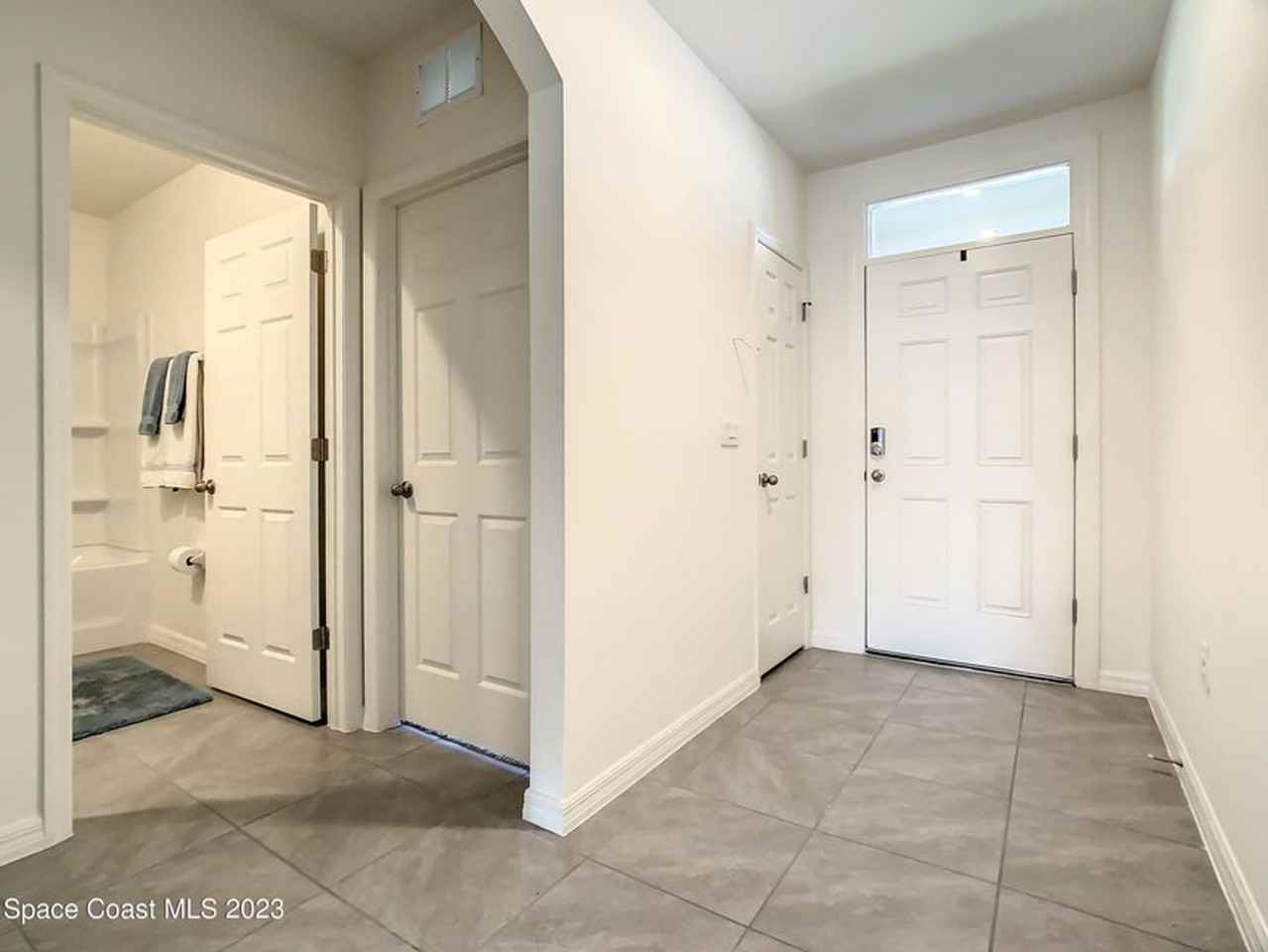 2243 Capital Dr Se - Photo 2 of 37