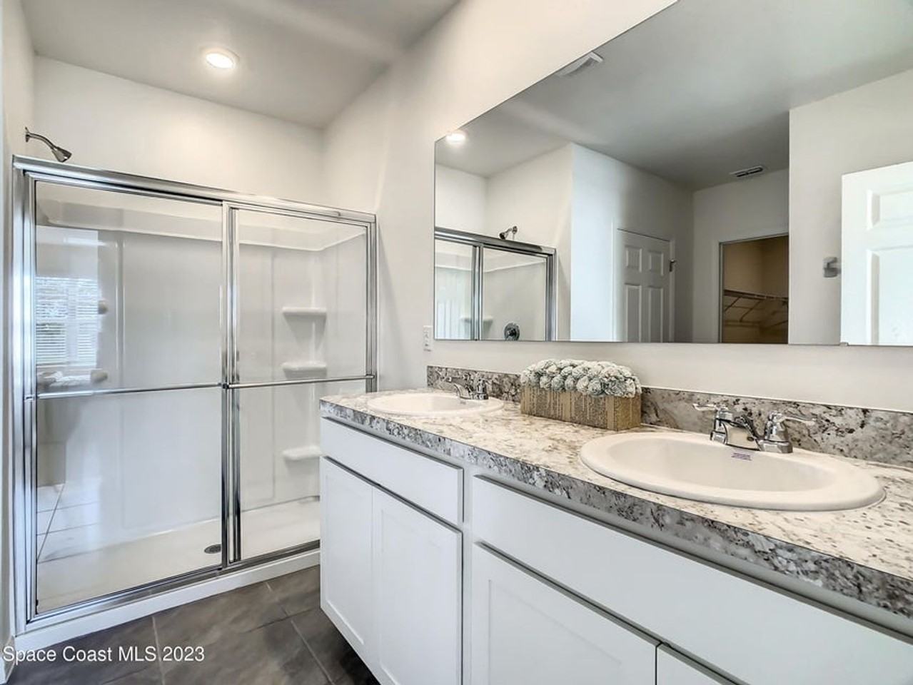 2243 Capital Dr Se - Photo 5 of 37