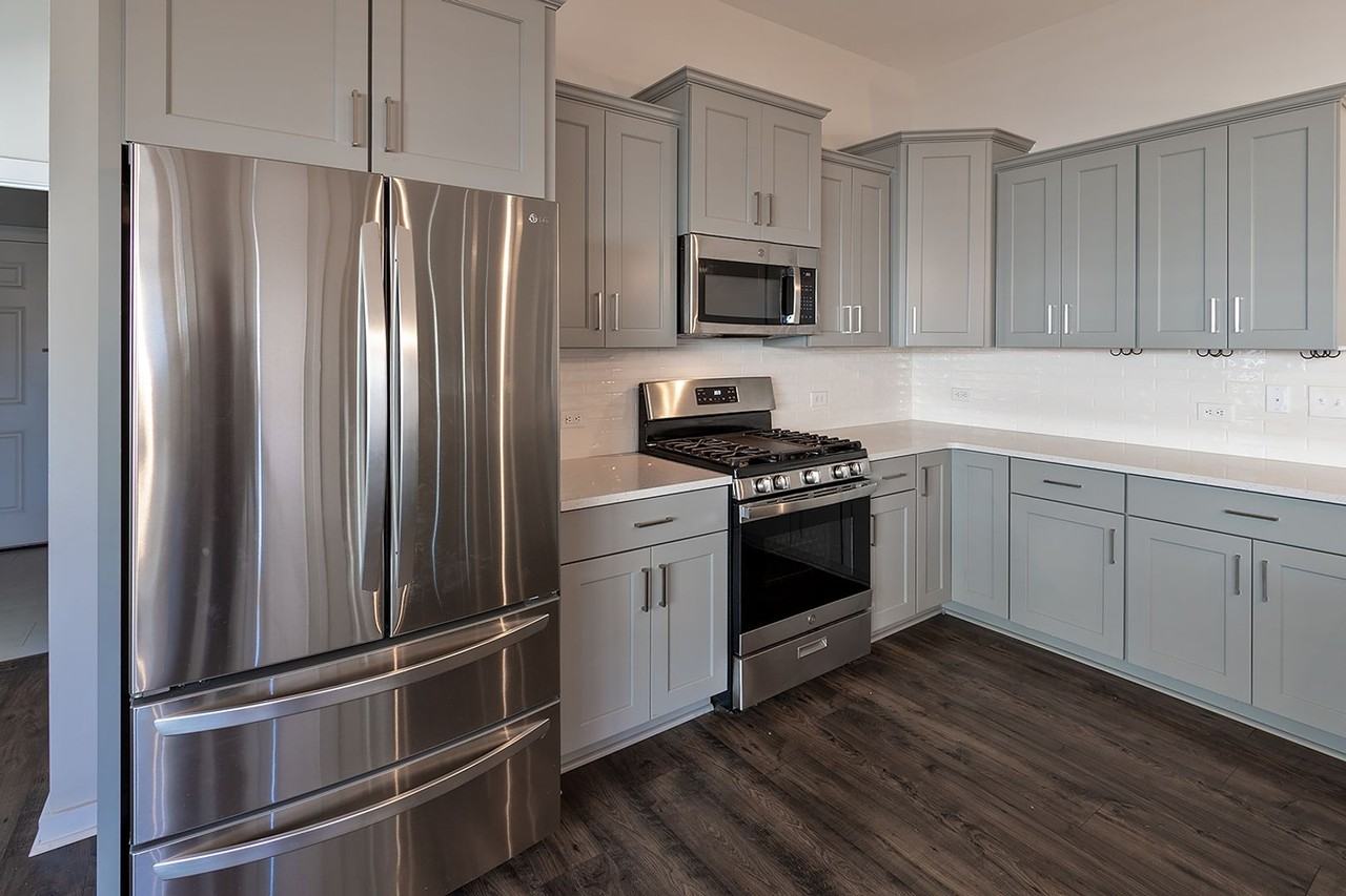 832 Hedgefield Way - Photo 7 of 28