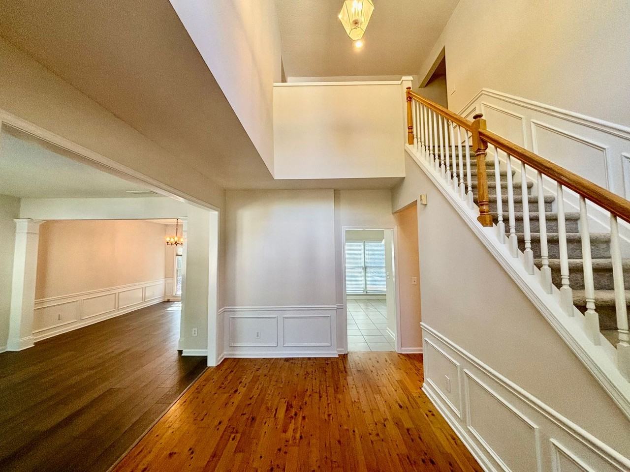10920 Glenbarr Dr - Photo 2 of 26