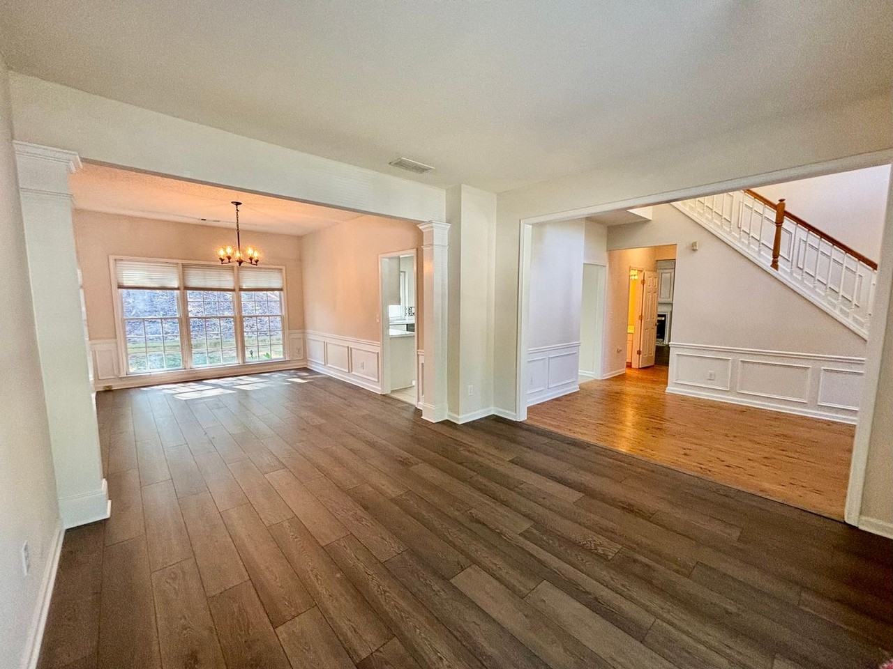 10920 Glenbarr Dr - Photo 3 of 26