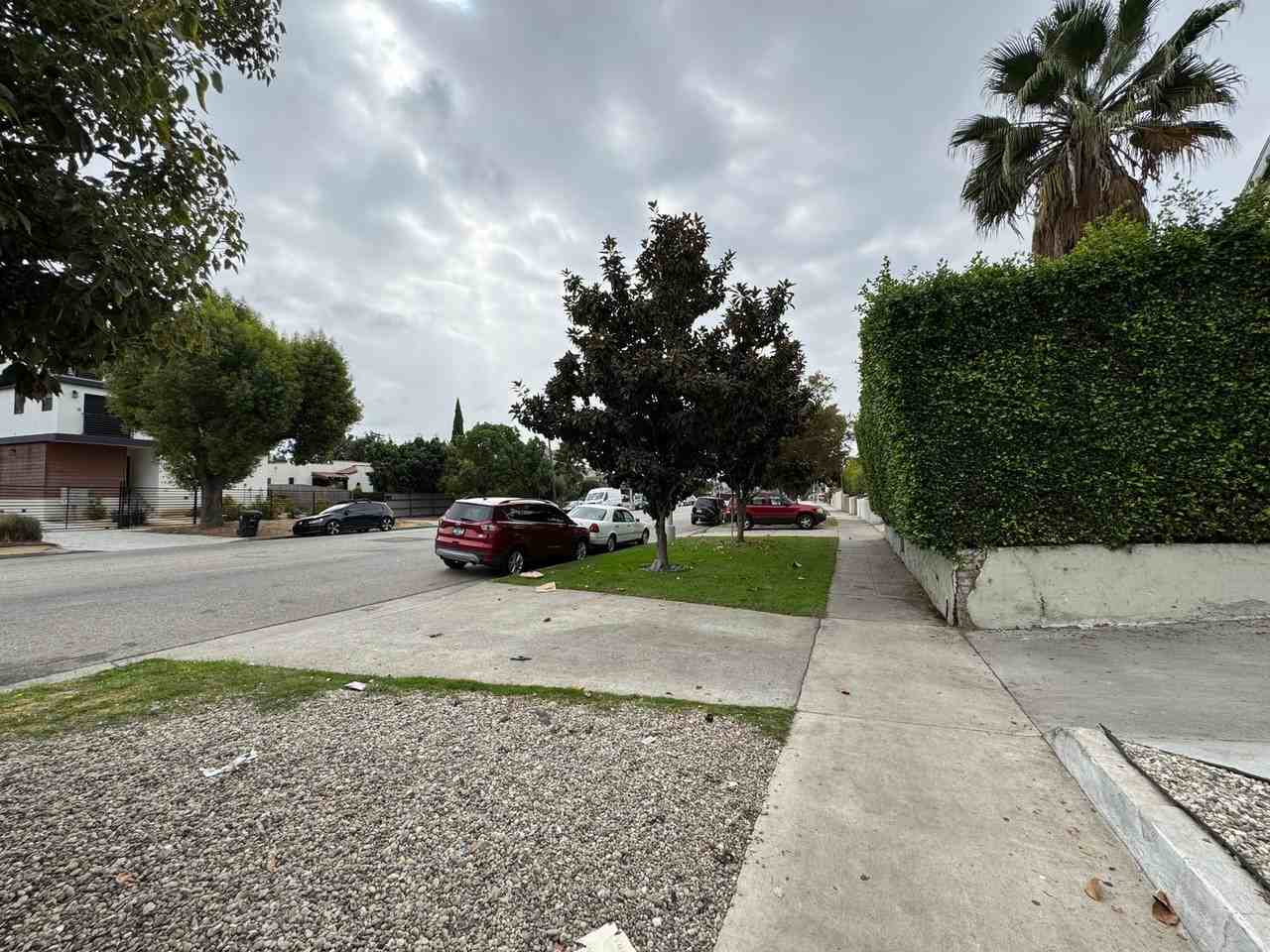 1855 S Redondo Blvd - Photo 4 of 25