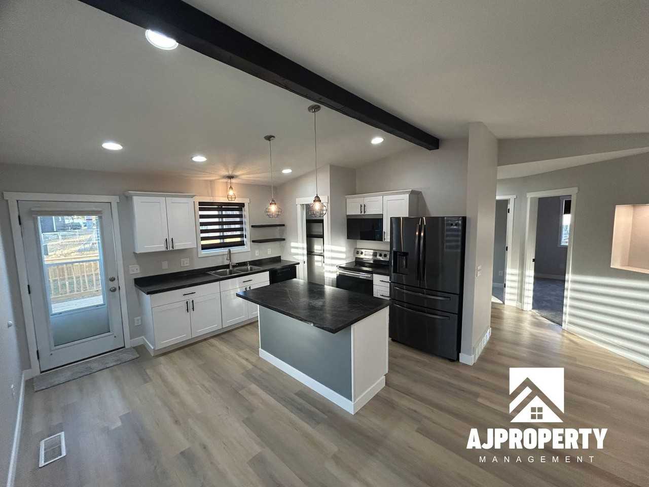 524 Aana Ave - Photo 2 of 32