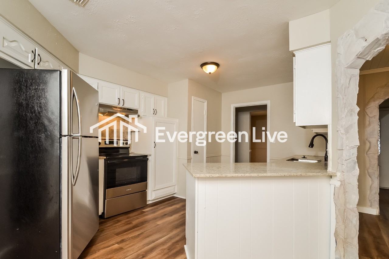 701 Willow Brook Dr - Photo 3 of 17