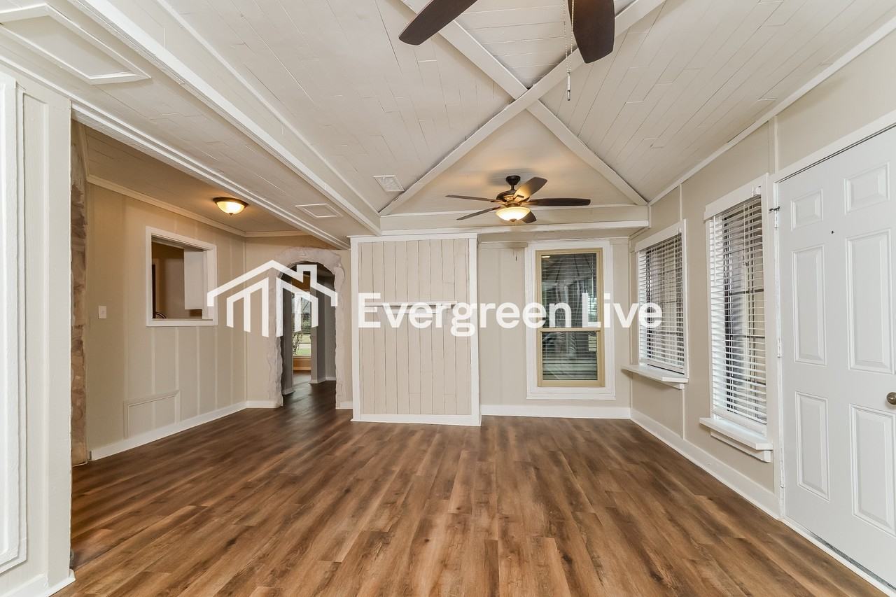 701 Willow Brook Dr - Photo 5 of 17