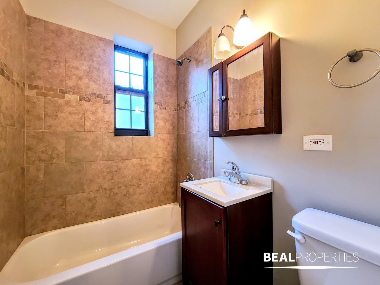 896 Green Bay Rd - Photo 4 of 9