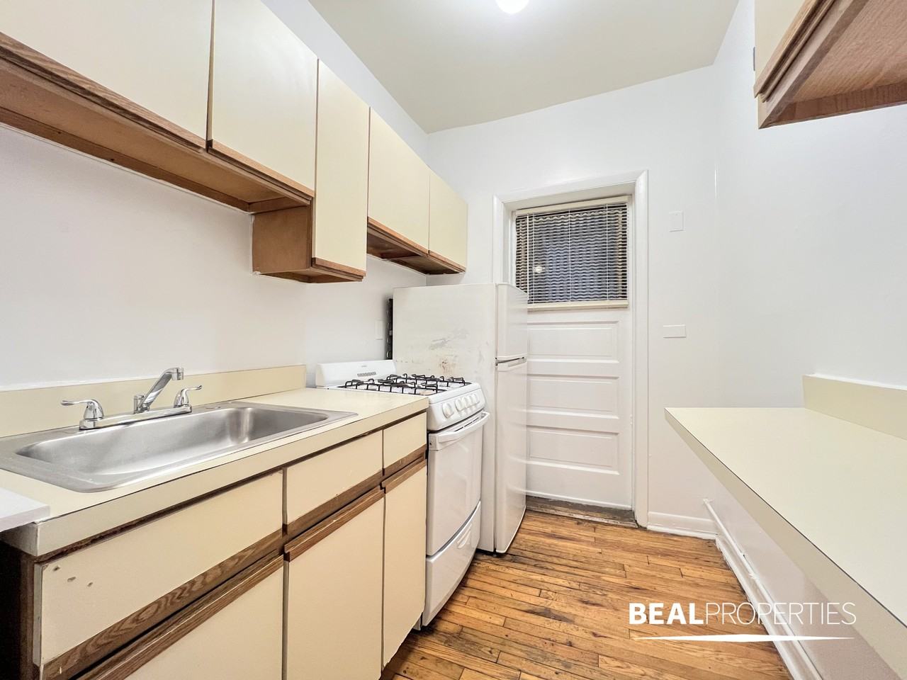 664 W Cornelia Ave - Photo 6 of 12