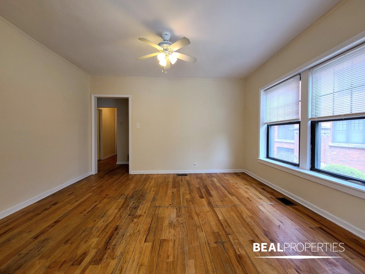 664 West Cornelia Avenue - Photo 6 of 12