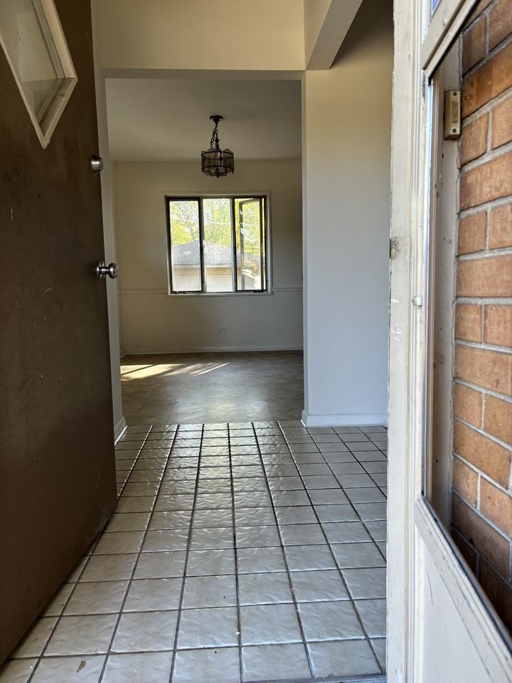 10923 Windsor Drive - Photo 3 of 16