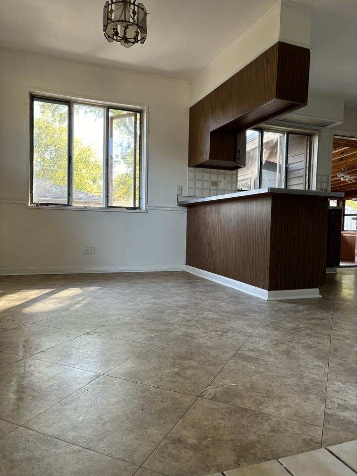 10923 Windsor Drive - Photo 6 of 16