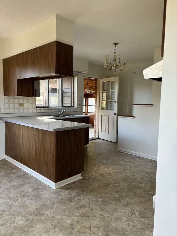 10923 Windsor Drive - Photo 7 of 16