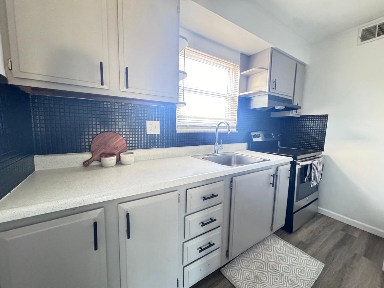 198 Camelot dr - Photo 2 of 7