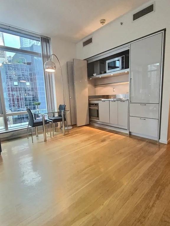 W 48th St 19B, New York, NY 10036 1 Bedroom Apartment for Rent
