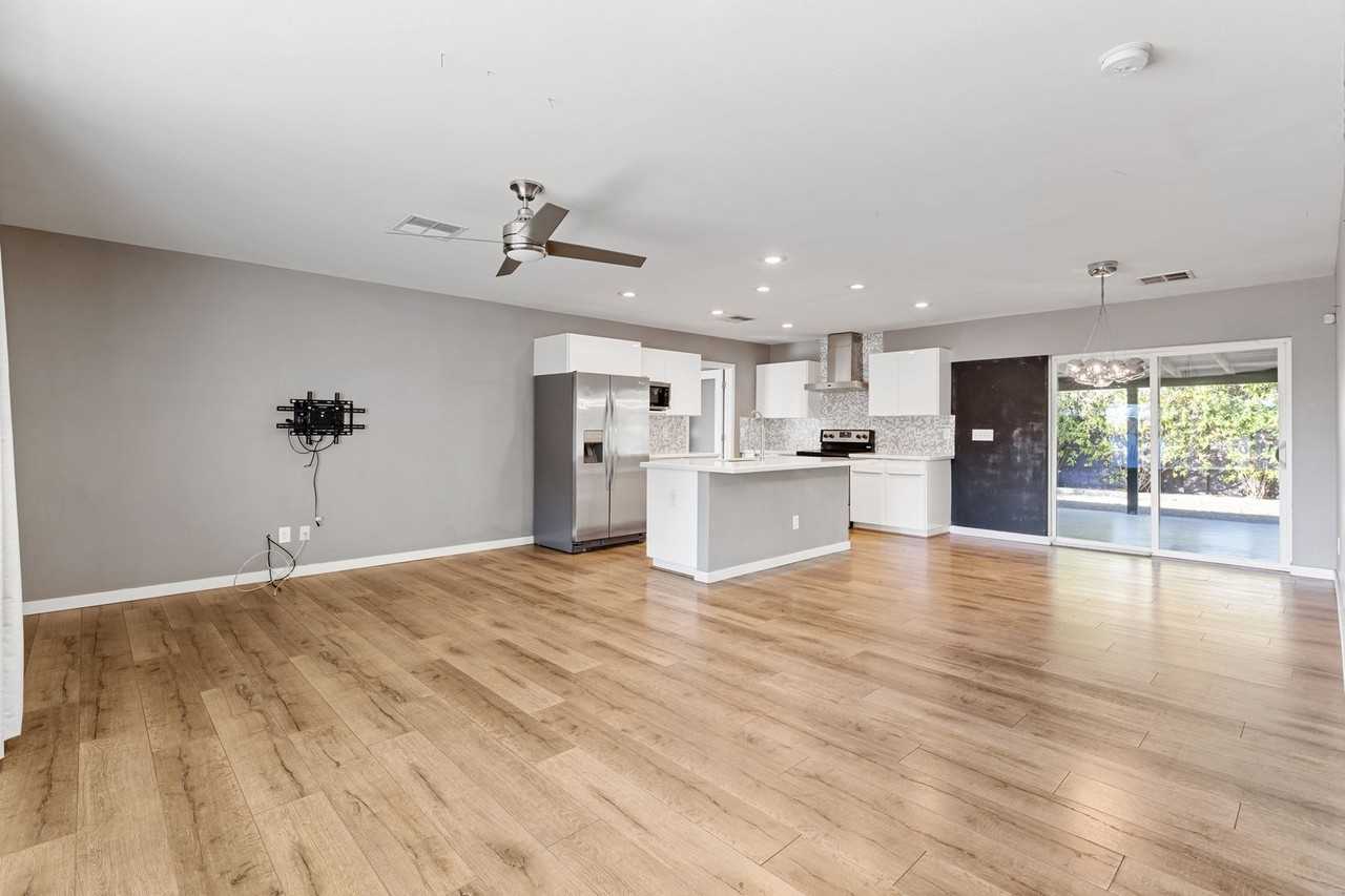 1832 E Campbell Ave - Photo 2 of 23