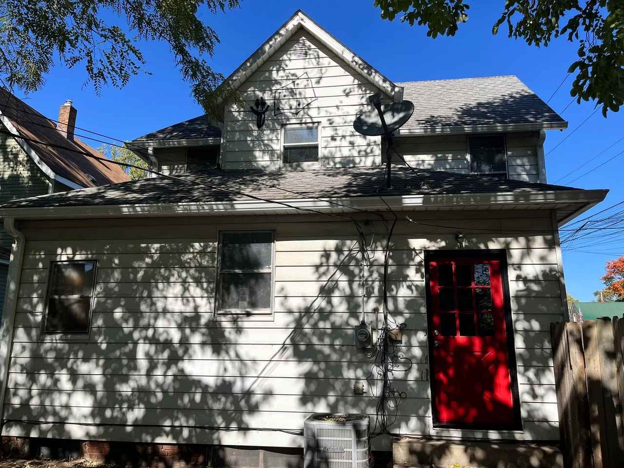 1219 Roberts St - Photo 3 of 36