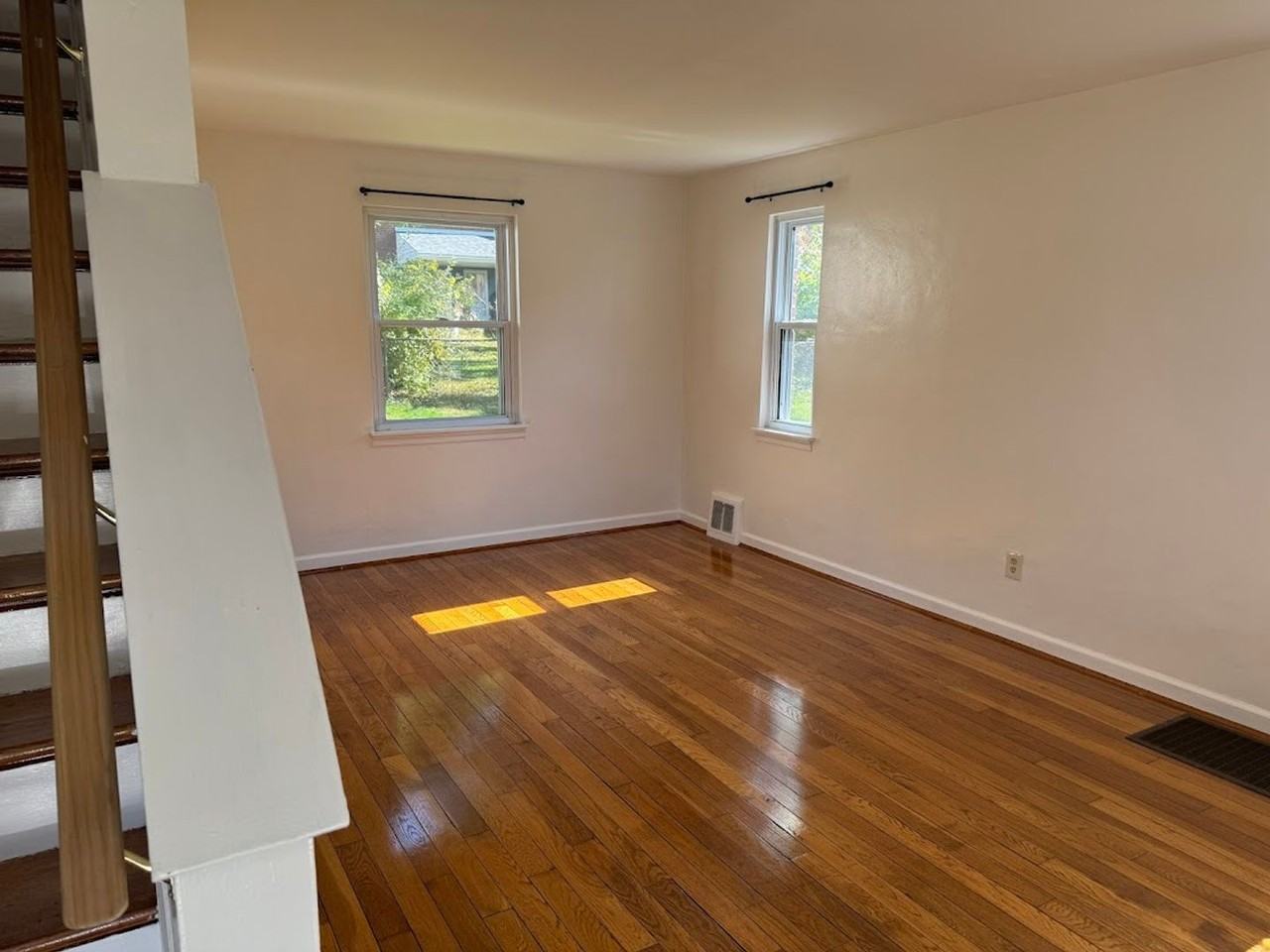 376 Terrace Pl - Photo 4 of 42