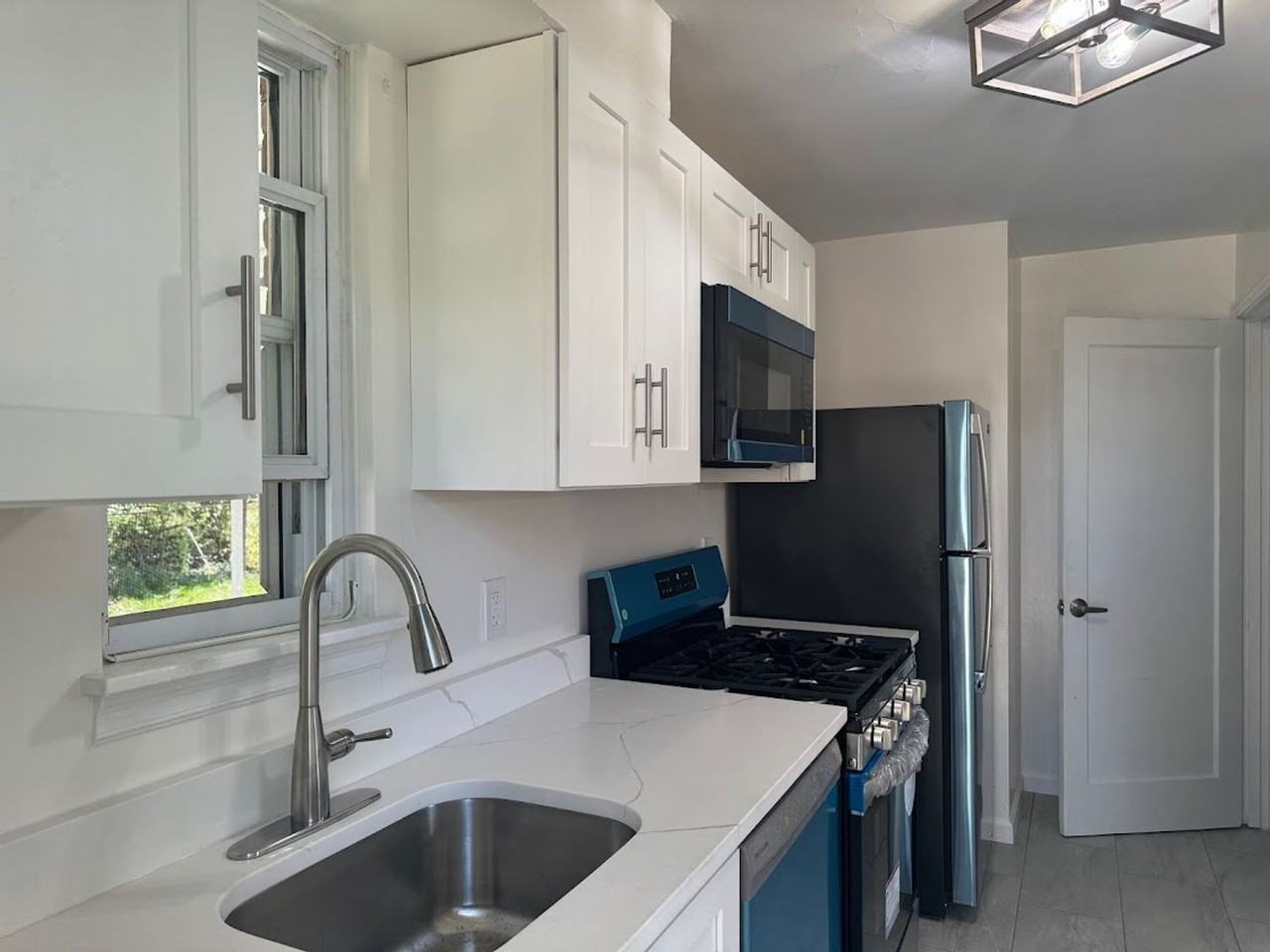 376 Terrace Pl - Photo 6 of 42