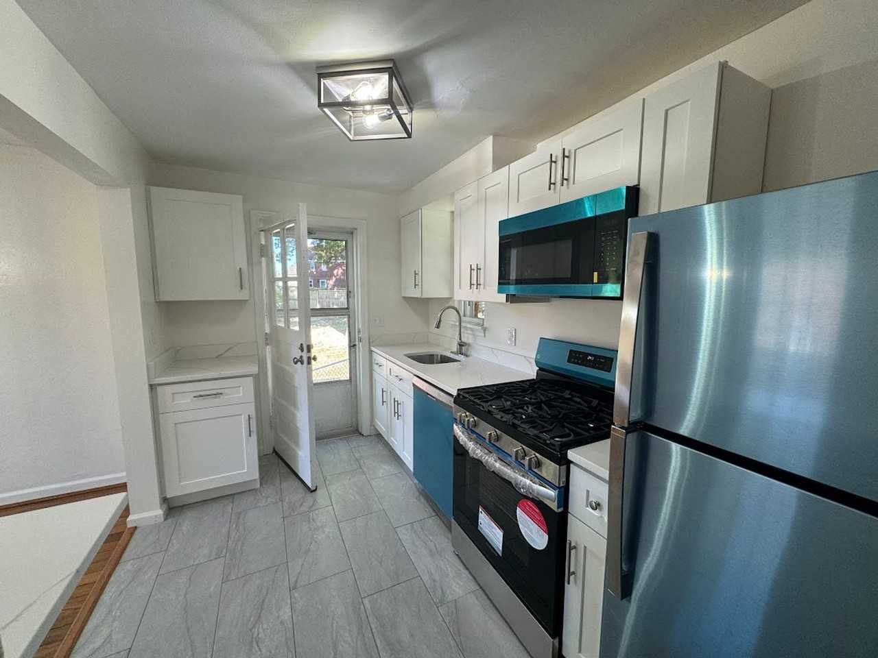 376 Terrace Pl - Photo 7 of 42