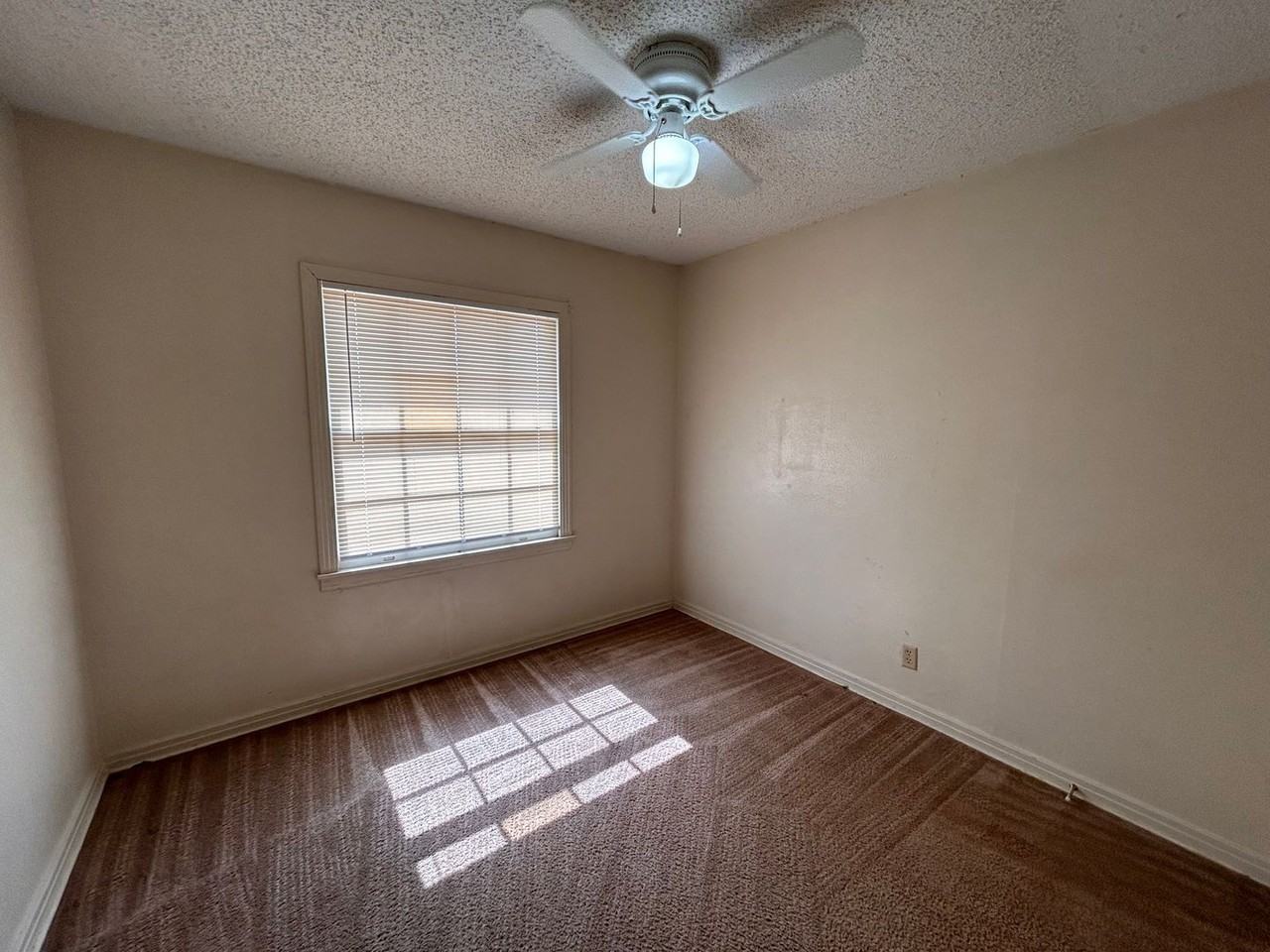1601 Elkins Ave - Photo 7 of 7