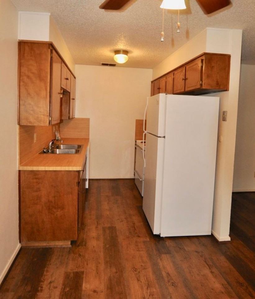 511 W Oak St - Photo 6 of 13