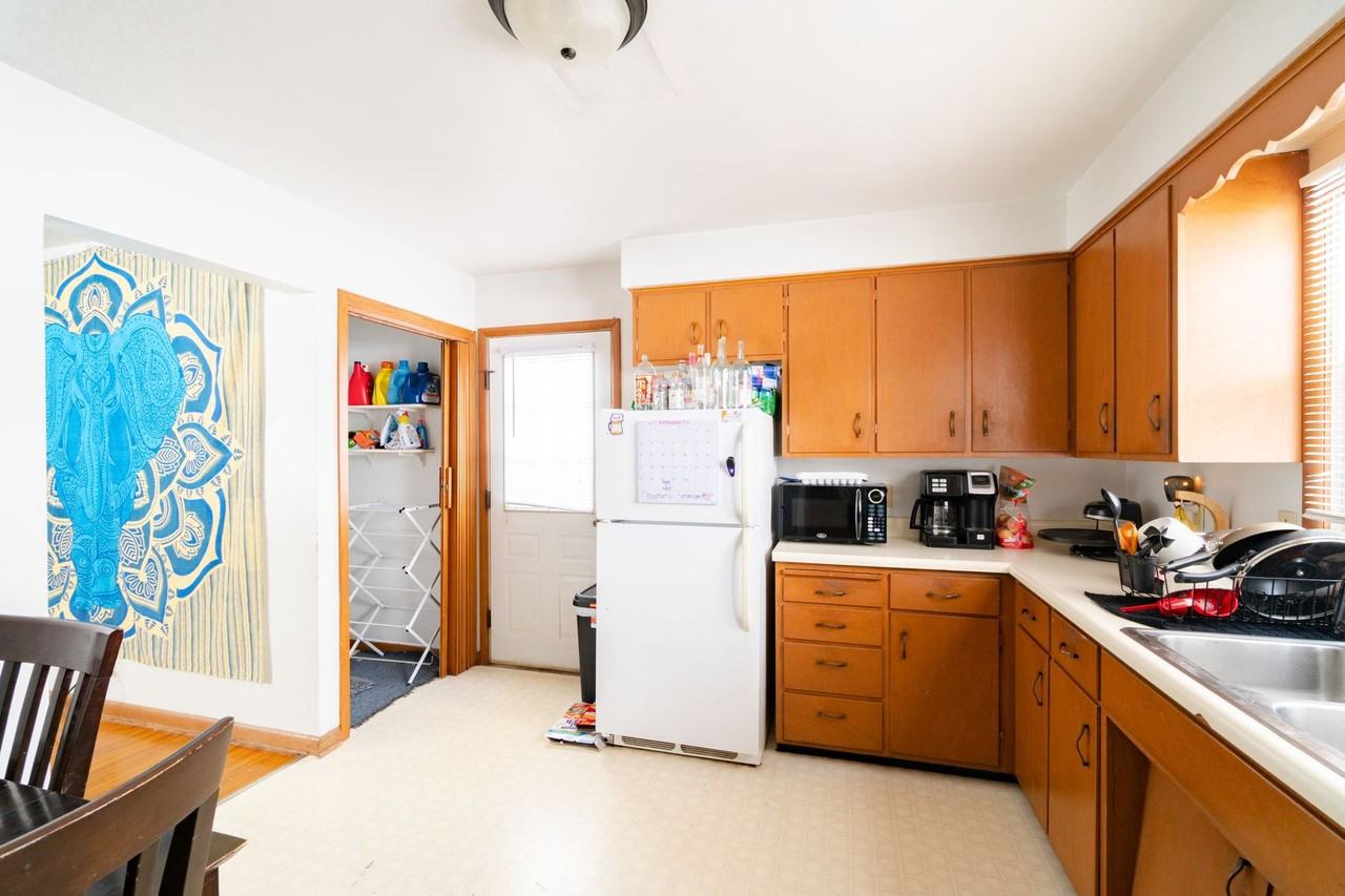 1938 Franklin St - Photo 3 of 13