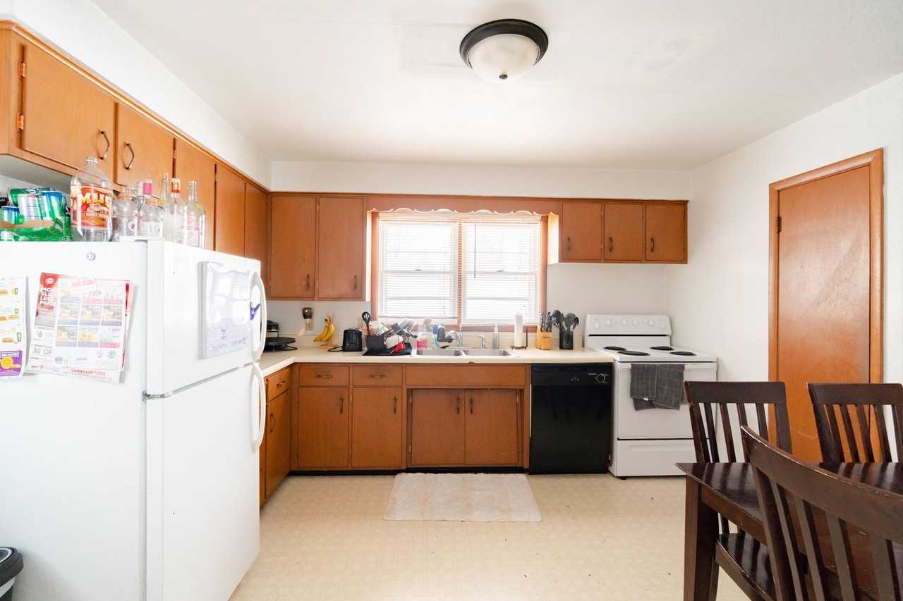 1938 Franklin St - Photo 4 of 13