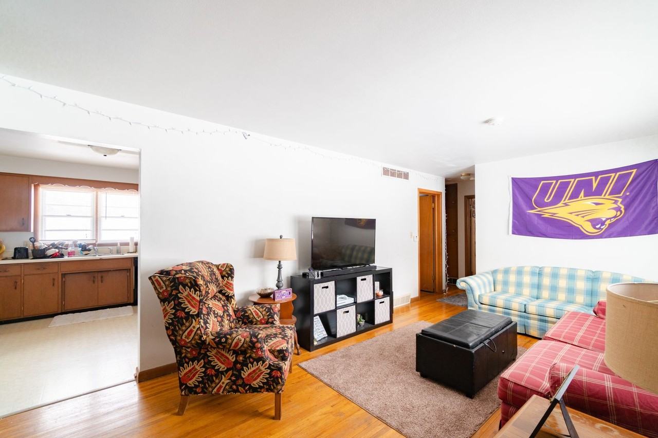 1938 Franklin St - Photo 6 of 13