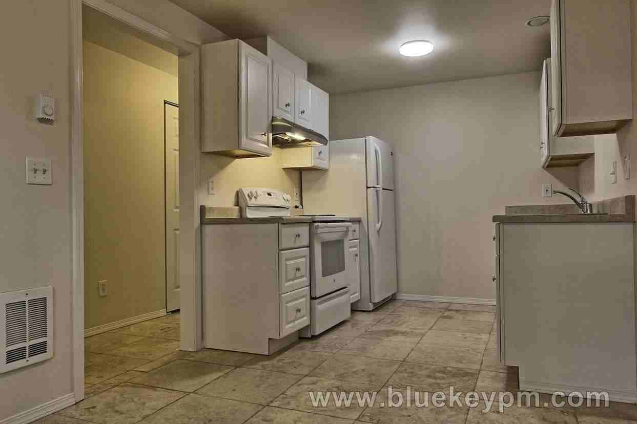 2801 E 32nd St #3 - Photo 3 of 14