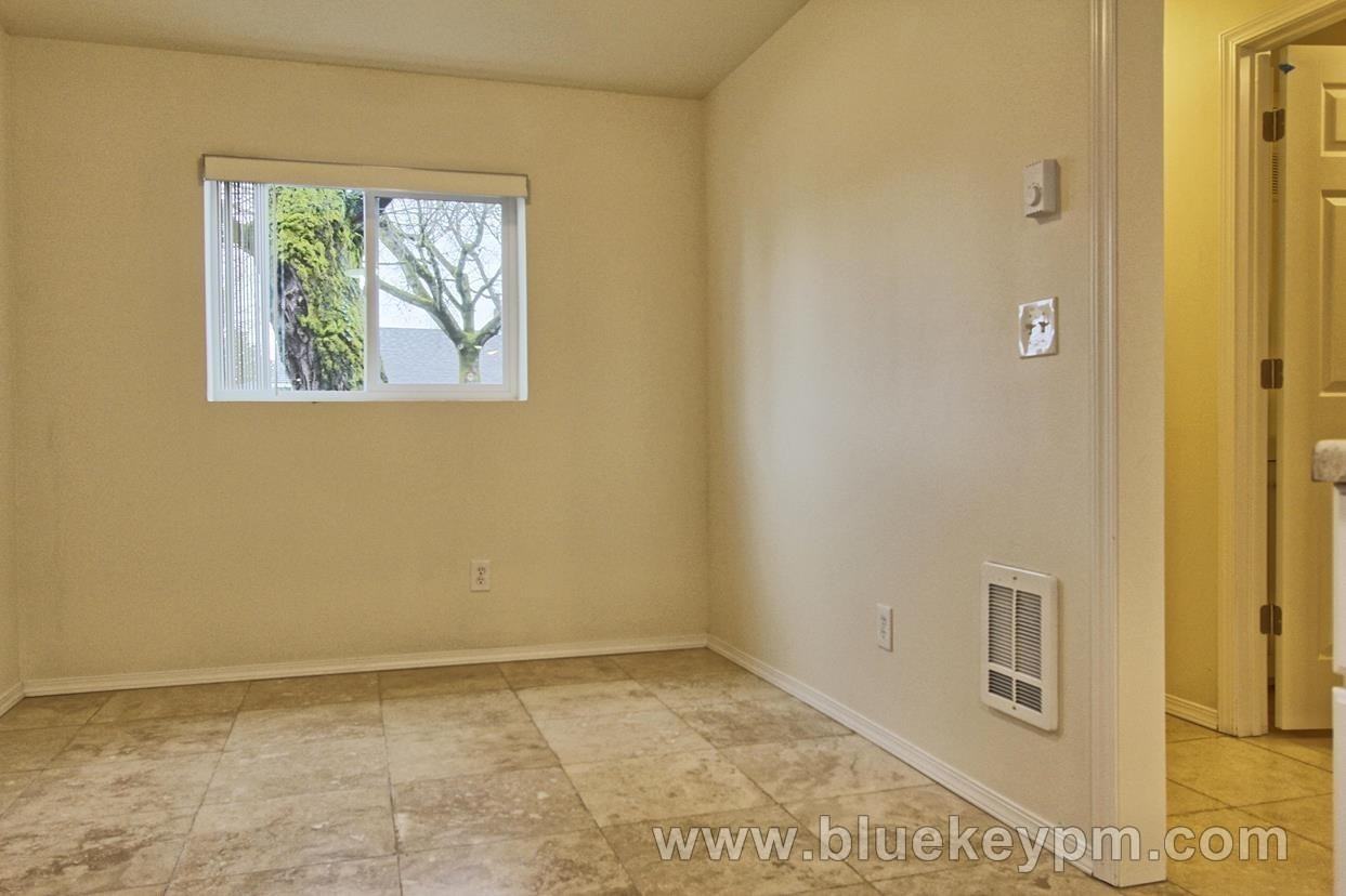 2801 E 32nd St #3 - Photo 4 of 14