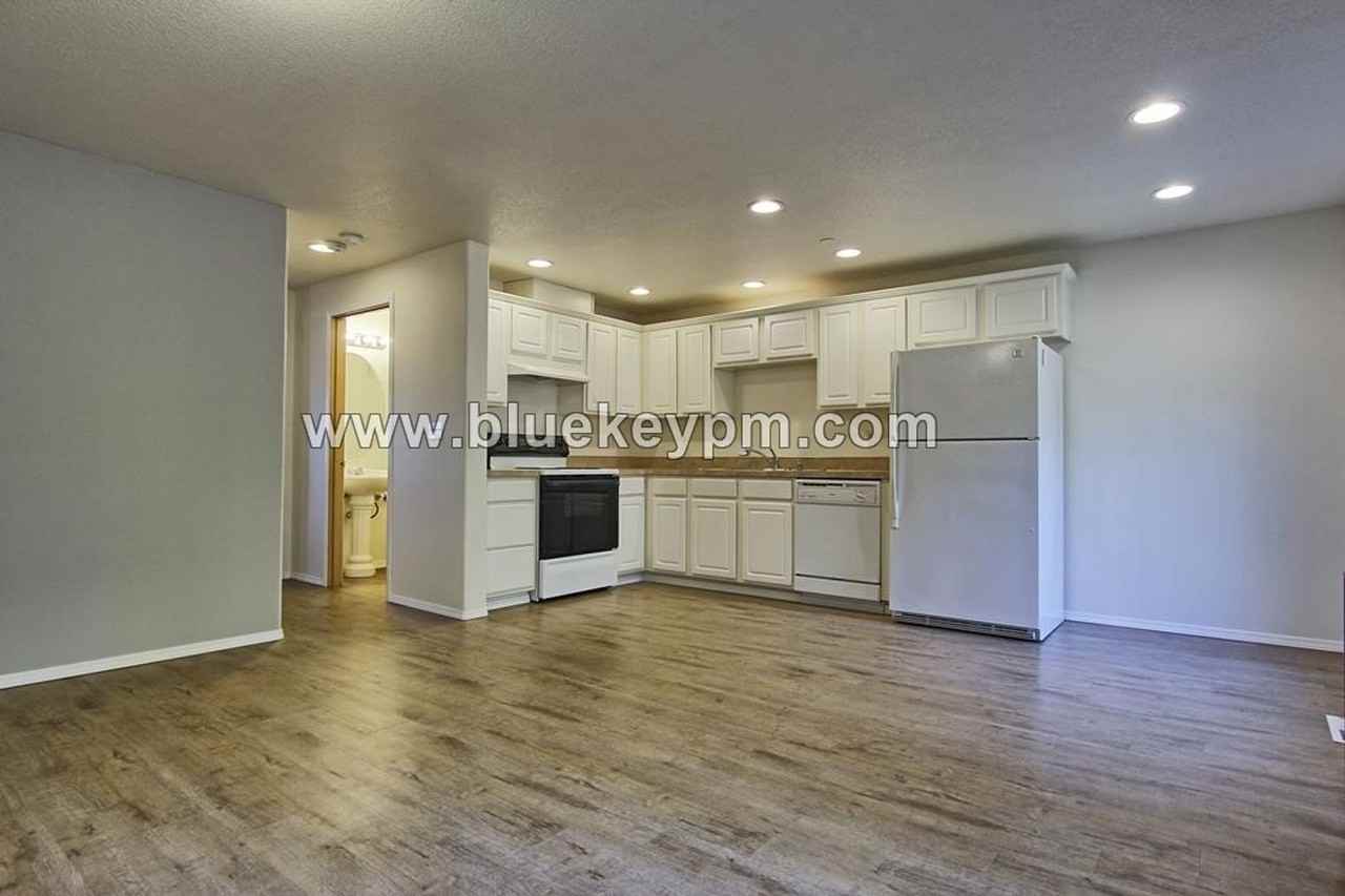 3807 Nw Fletcher Ct - Photo 2 of 10