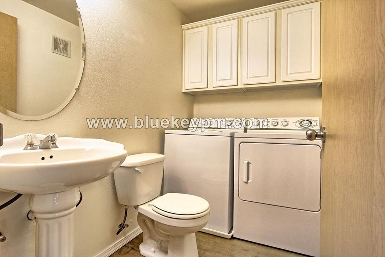 3807 Nw Fletcher Ct - Photo 3 of 10