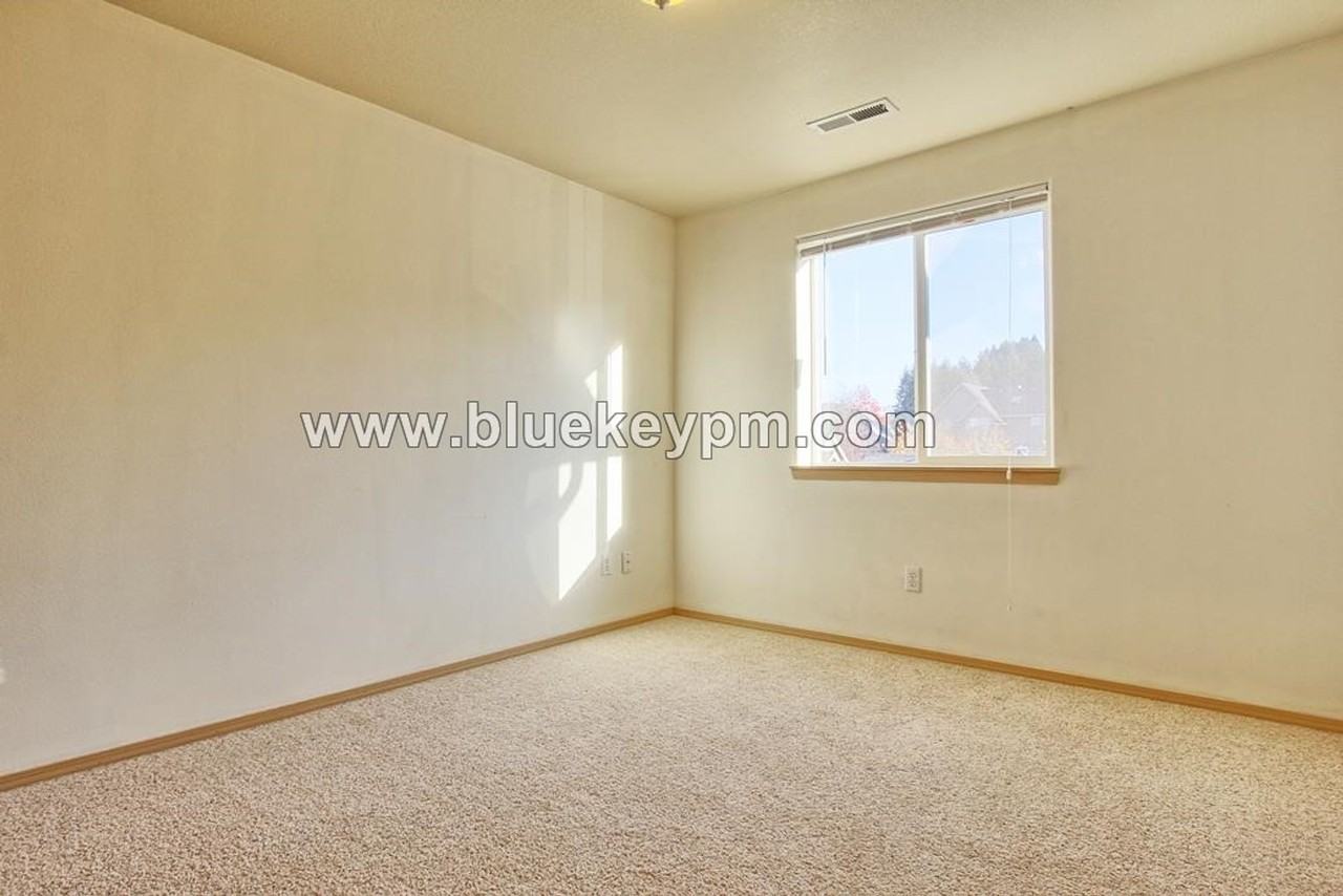 3807 Nw Fletcher Ct - Photo 6 of 10
