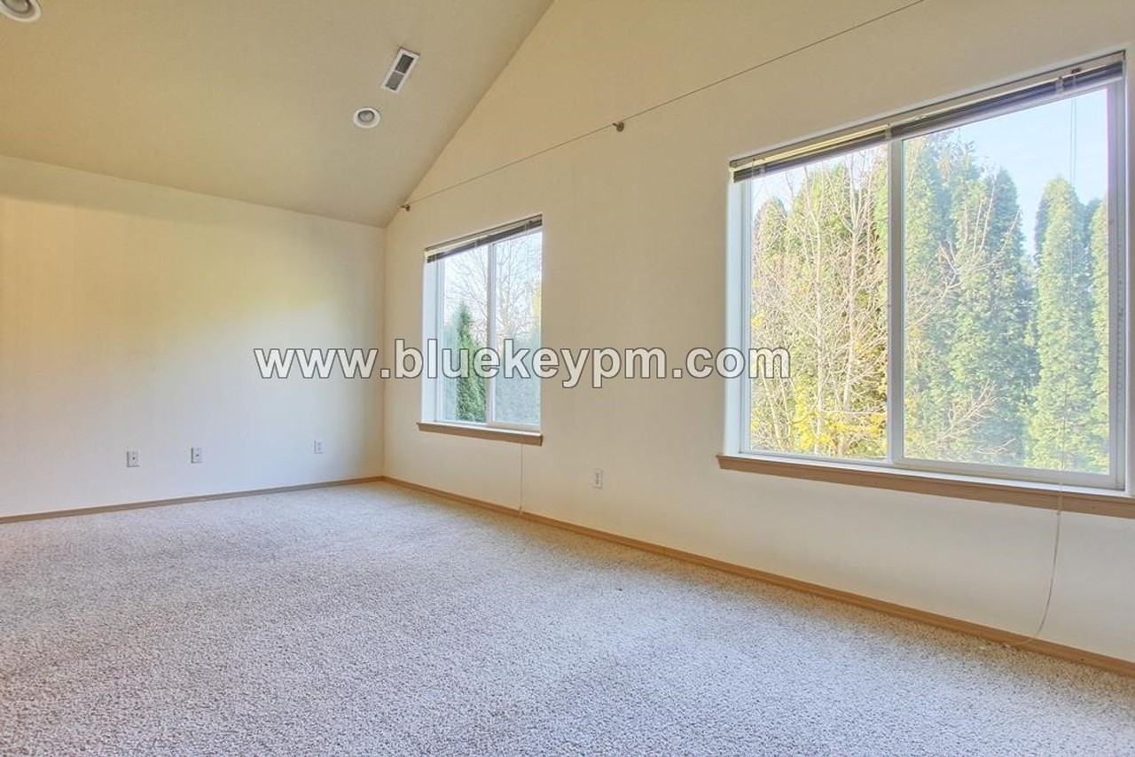 3807 Nw Fletcher Ct - Photo 7 of 10