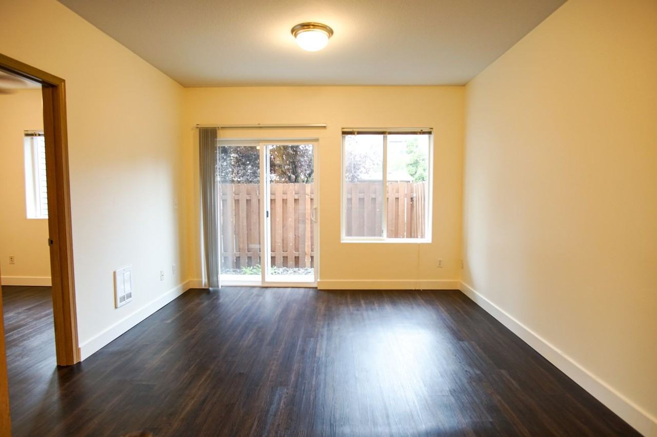 130 Se 105th Ave #C1 - Photo 3 of 10