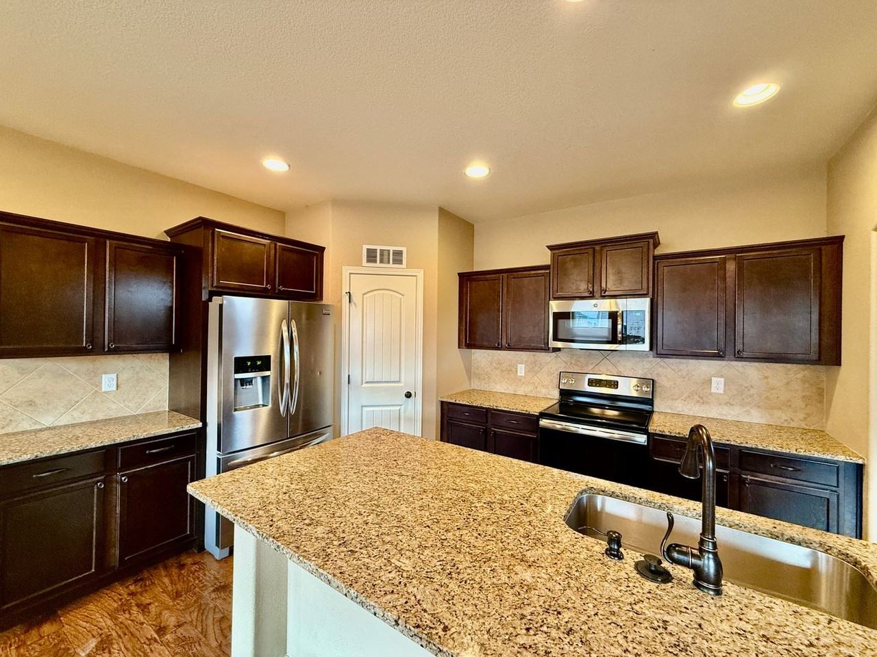 8438 Creek Brush Dr - Photo 2 of 31