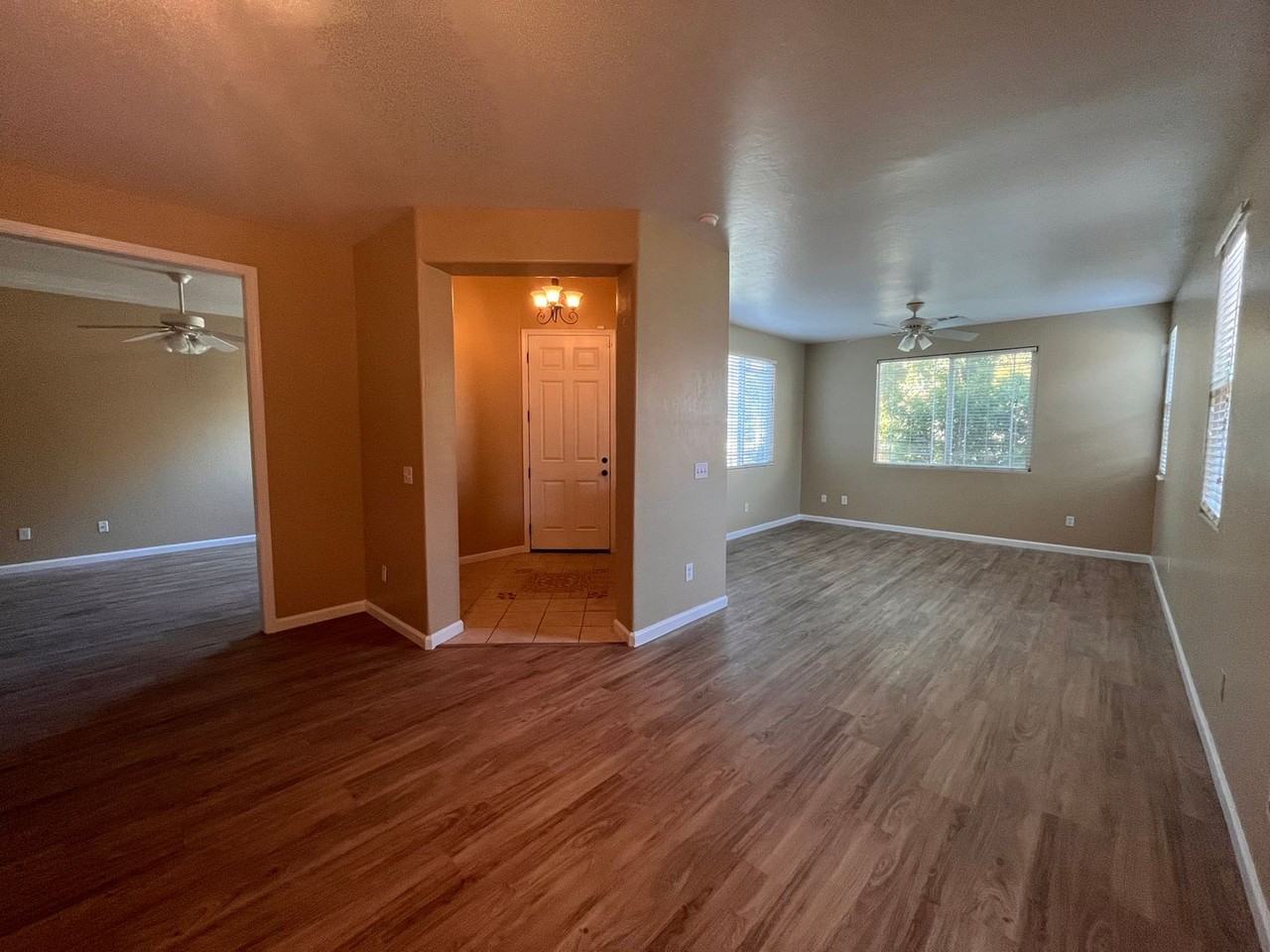1762 Champagne St - Photo 6 of 32